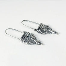 Load image into Gallery viewer, Fantasy earrings