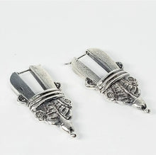 Load image into Gallery viewer, Fantasy huggie earrings